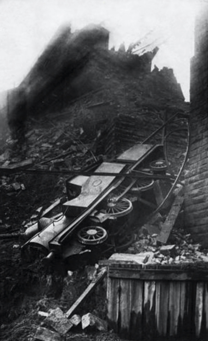 Other image for Drama of the day the viaduct collapsed